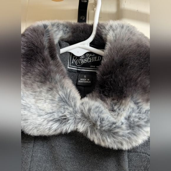 Elegant Gray Double-Breasted Coat with Faux Fur Trim For Child - Picture 10 of 13